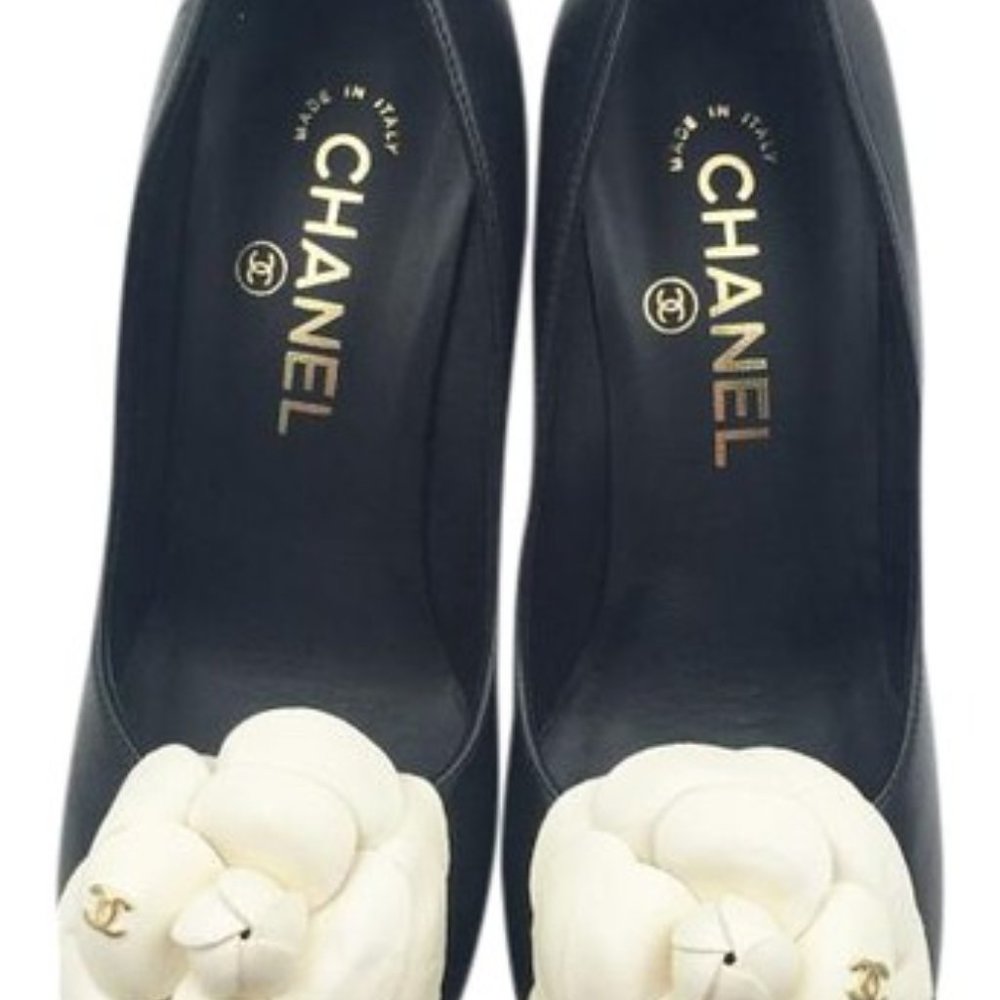 Chanel Black White Classic Camellia Flower Leather Heel Pumps Size 36.5